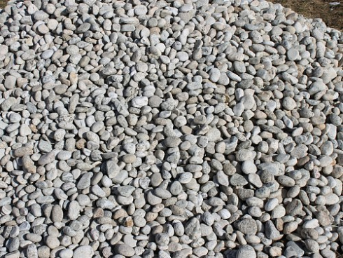 Kamenclub.ru: Галька речная окат (серо-белая) фр. 70-120 мм купить  в Электростали галька галечник бело-серая, серо-белая, серая, белая речная природная галька  8000 руб/т   фото КАМЕНЬ КЛУБ