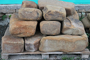 Kamenclub.ru: Песчаник для строительства и кладки (фр. 200-400 мм)  купить в Электростали песчаник бежевый серый рыжий желтый блоки для строительства из песчаника 6500 руб/т   фото КАМЕНЬ КЛУБ