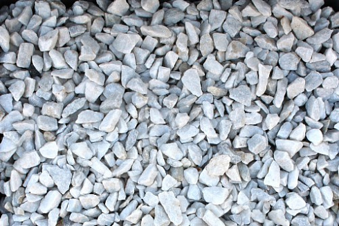 Kamenclub.ru: Мраморная крошка, щебень, цвет-белый, фр. 3-5 мм.  купить в Электростали мрамор белый молочный бежевый мрамор колотый 11500 руб/т   фото КАМЕНЬ КЛУБ