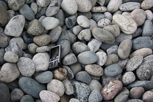 Kamenclub.ru: Галька речная окат (ассорти) фр. 50-100 мм. купить  в Электростали галька природная округлая серая белая черная серая коричневая синяя галька речная окатанная округлая 6200 руб/т   фото КАМЕНЬ КЛУБ