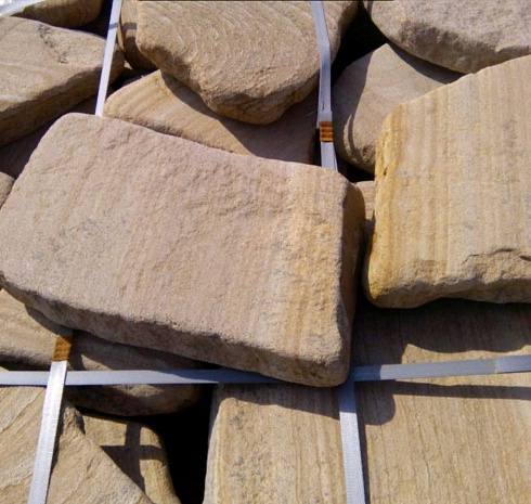 Kamenclub.ru: Песчаник пластушка галтованный желтый с рисунком (3 см)  купить в Электростали плитняк - пластушка желтый песчаник 21000 руб/м3   фото КАМЕНЬ КЛУБ