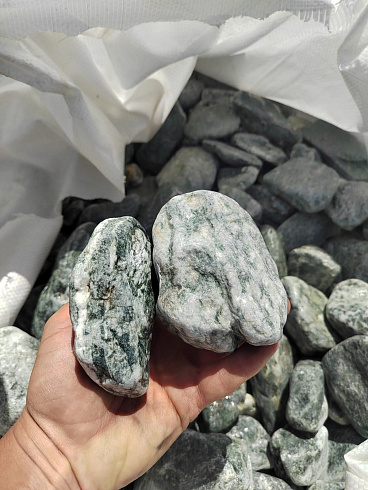 фото Галтованный жадеит (фр. 70-100 мм)  купить в Электростали в интернет-портале КАМЕНЬ КЛУБ