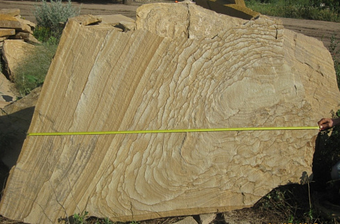 Kamenclub.ru: Форматный камень (плаха) пошаговая дорожка от 70-150 см (4 -12 см)  купить в Электростали плитняк  форматный плаха желтый песчаник 9 000 руб/т   фото КАМЕНЬ КЛУБ
