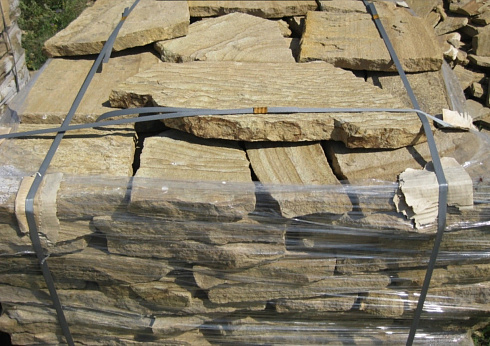 Kamenclub.ru: Песчаник пластушка желтый с рисунком (3 см)  купить в Электростали песчаник желтый с рисунком, рыжий, желтый песчаник пластушка ландшафтная рваная 8 500 руб/м3   фото КАМЕНЬ КЛУБ