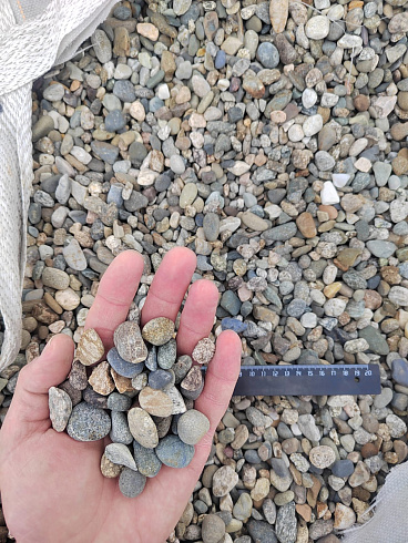 Kamenclub.ru: Галька речная окат (серая) фр.10-20 мм купить  в Электростали галька речная серая, серый, темно-серый, светло-серый, коричневый ландшафтная декоративная речная окатанная округлая галька 5000 руб/т   фото КАМЕНЬ КЛУБ