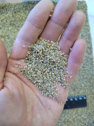 Кварцевый песок для площадок фр. 0,8 - 2 мм.  купить в Электростали фото Камень Клуб