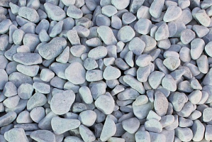 Kamenclub.ru: Мраморная крошка (щебень галтованный белый), фр.20-40 мм.  купить в Электростали мрамор белый бежевый молочный мраморный щебень декоративный 17000 руб/т   фото КАМЕНЬ КЛУБ