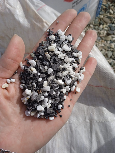 Kamenclub.ru: Мраморная крошка (щебень крошка микс: белый-зеленый-розовый) фр. 5-10 мм  купить в Электростали мрамор белый, зеленый, розовый, разноцветный, молочный декоративная ландшафтная мраморная крошка 9500 руб/т   фото КАМЕНЬ КЛУБ