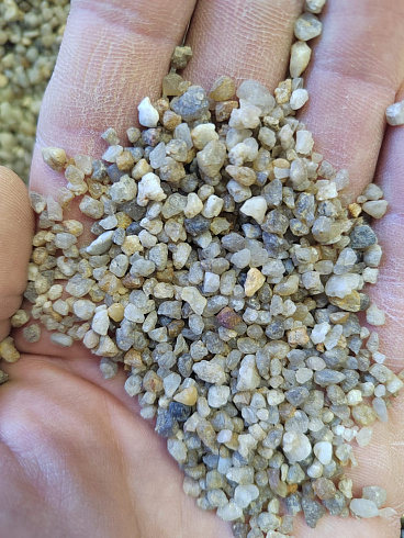 Кварцевый песок сухой фракцинированный фр. 1,6-4 мм.  купить в Электростали фото Камень Клуб
