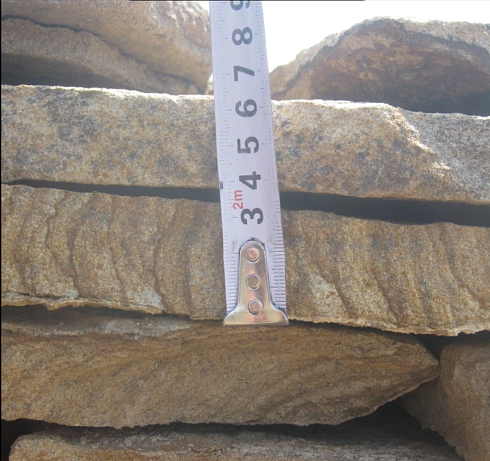 Kamenclub.ru: Песчаник пластушка желтый с рисунком (3 см)  купить в Электростали песчаник желтый с рисунком, рыжий, желтый песчаник пластушка ландшафтная рваная 8 500 руб/м3   фото КАМЕНЬ КЛУБ