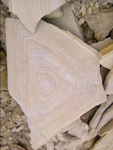 Kamenclub.ru: Форматный камень (плаха) пошаговая дорожка от 70-150 см (4 -12 см)  купить в Электростали плитняк  форматный плаха желтый песчаник 9 000 руб/т   фото КАМЕНЬ КЛУБ