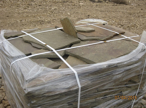 Kamenclub.ru: Песчаник пластушка серо-зеленый (3,0 см)  купить в Электростали песчаник серо-зеленый, серый, зеленый песчаник пластушка колотый рваный ландшафтный 10200 руб/м3   фото КАМЕНЬ КЛУБ