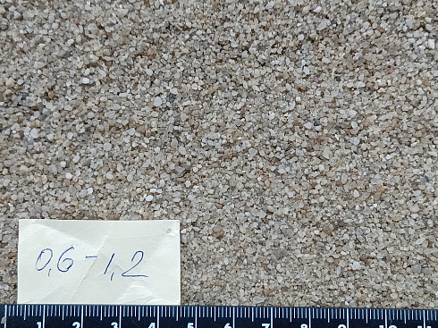 Кварцевый песок для площадок фр. 0,6-1,2 мм.  купить в Электростали фото Камень Клуб