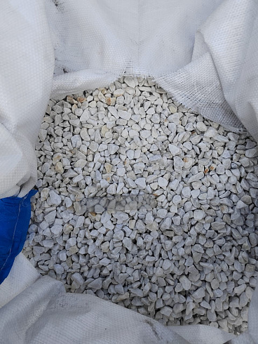 Kamenclub.ru: Мраморная крошка, щебень, цвет-белый, фр. 10-20 мм.  купить в Электростали мрамор белый, молочный айвори каменная ландшафтная декоративная крошка шебня 12000 руб/т   фото КАМЕНЬ КЛУБ