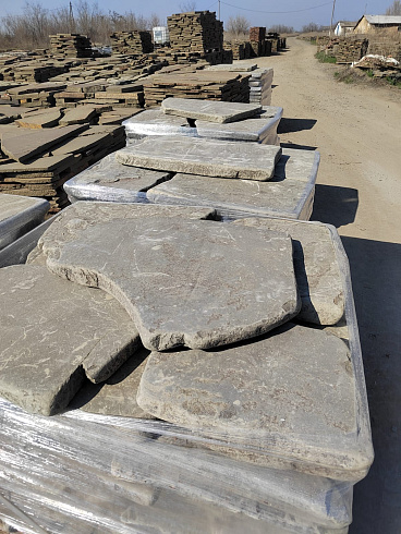 Kamenclub.ru: Песчаник галтованный для облицовки (фр. 2-5 см)  купить в Электростали песчник рыжий желтый серый песчаник окатанный речной 6 000 руб/т   фото КАМЕНЬ КЛУБ