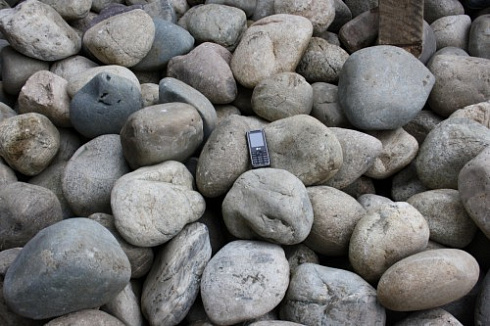 Kamenclub.ru: Речной валун (Ассорти) фр.100-300 мм.  купить в Электростали галечник серый, темно-серый, светло-серый речная галька крупных размеров 4200 руб/т   фото КАМЕНЬ КЛУБ