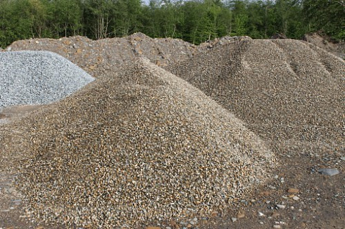 Kamenclub.ru: Галька окат (серо-желтая) фр.10-20 мм. купить  в Электростали галька серо-желтая, рыжая, серый речная окатанная округлая галька 5000 руб/т   фото КАМЕНЬ КЛУБ