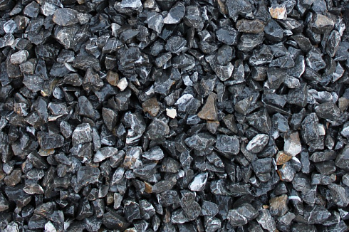 Kamenclub.ru: Щебень крошка черный (мрамор) фр. 40-70 мм.  купить в Электростали мрамор черный с белыми прожилками, черный, белый декоративный щебень 11000 руб/т   фото КАМЕНЬ КЛУБ