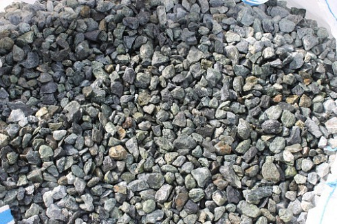 Kamenclub.ru: Щебень крошка зеленый (змеевик) фр. 20-40 мм.  купить в Электростали мрамор зеленый, салатовый ландшафтная мраморная крошка 8500 руб/т   фото КАМЕНЬ КЛУБ