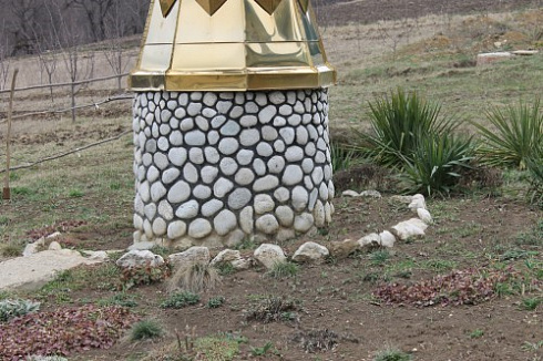 Kamenclub.ru: Галька речная плоская (бело-серая) фр. 100-200-300 мм. купить  в Электростали галька речная плоская серый, белый, бело-серый, серо-белый речная галька плоская  9000 руб/т   фото КАМЕНЬ КЛУБ