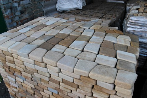 Kamenclub.ru: Песчаник брусчатка (Готика) art PSG-L-01  купить в Электростали    2300 руб/кв.м   фото КАМЕНЬ КЛУБ