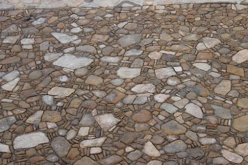 Kamenclub.ru: Песчаник для мощения дорожек, площадок, парковок ( фр 5-10 см)  купить в Электростали песчаник  серый желтый коричневый рыжий песчаник оголтованный окатанный 6500 руб/т   фото КАМЕНЬ КЛУБ