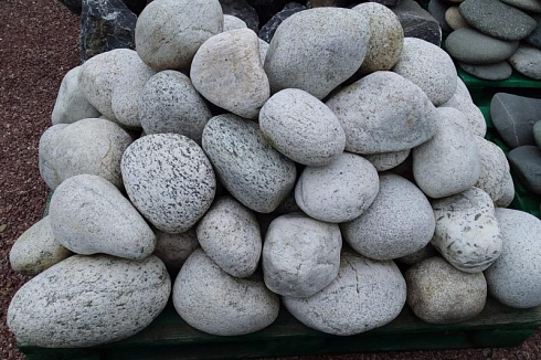 Kamenclub.ru: Бело-серый валунчик фр.100-300 мм.  купить в Электростали крупный камень для ландшафта серый, белый бело-серый валун крупная галька 4500 руб/т   фото КАМЕНЬ КЛУБ