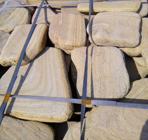 Kamenclub.ru: Песчаник пластушка галтованный желтый с рисунком (3 см)  купить в Электростали плитняк - пластушка желтый песчаник 21000 руб/м3   фото КАМЕНЬ КЛУБ