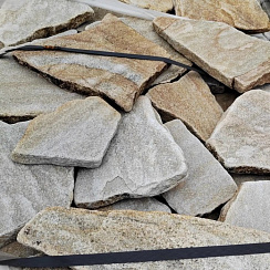 Kamenclub.ru: Песчаник пластушка галтованный желтый с рисунком (3 см)  купить в Электростали плитняк - пластушка желтый песчаник 21000 руб/м3   фото КАМЕНЬ КЛУБ