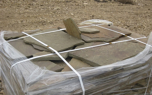 Kamenclub.ru: Песчаник пластушка серо-зеленый (4,0 см- 5,0 см)  купить в Электростали песчаник серо-зеленый, серый, зеленый песчаник рваный ландшафтный колотый 9000 руб/м3   фото КАМЕНЬ КЛУБ