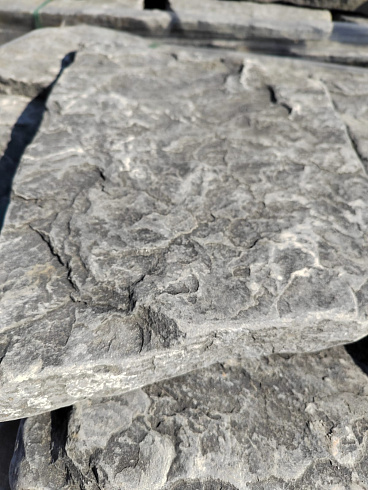 Kamenclub.ru: Песчаник галтованный для облицовки (фр. 2-5 см)  купить в Электростали песчник рыжий желтый серый песчаник окатанный речной 6 000 руб/т   фото КАМЕНЬ КЛУБ