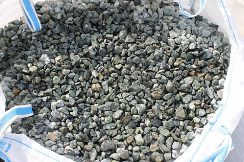 Kamenclub.ru: Щебень крошка зеленый (змеевик) фр. 20-40 мм.  купить в Электростали мрамор зеленый, салатовый ландшафтная мраморная крошка 8500 руб/т   фото КАМЕНЬ КЛУБ