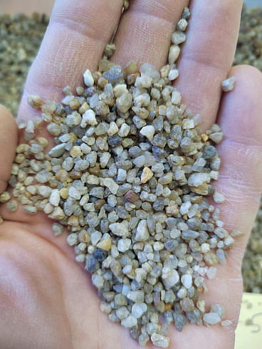 Кварцевый песок для площадок фр. 2-5 мм.  купить в Электростали фото Камень Клуб