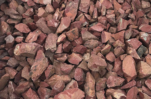 Kamenclub.ru: Щебень крошка красный (ЯШМА) фр. 20-40 мм.  купить в Электростали яшма красный, бордовый декоративный ландшафтный щебень 9000 руб/т   фото КАМЕНЬ КЛУБ