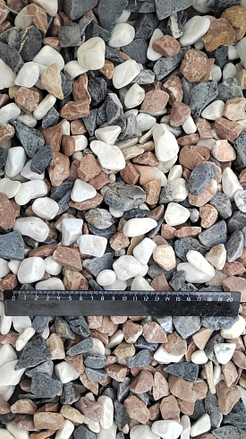 Kamenclub.ru: Мраморная крошка (щебень галтованный микс:белый-зеленый-розовый) фр.20-40 мм.  купить в Электростали мрамор белый, зеленый, розовый мрамор декоративный (галтовка) 15500 руб/т   фото КАМЕНЬ КЛУБ