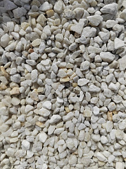Kamenclub.ru: Мраморная крошка, щебень, цвет-белый, фр. 5-10 мм.  купить в Электростали мрамор белый, айвори, молочный мраморная каменная крошка ландшафтная 12000 руб/т   фото КАМЕНЬ КЛУБ