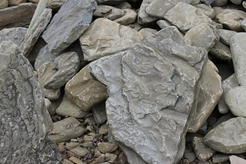 Kamenclub.ru: Песчаник декоративный ландшафтный (фр. 300-500 мм)  купить в Электростали песчаник желтый рыжий серый зеленый валун речной окатанный природный песчаника 4 500 руб/т   фото КАМЕНЬ КЛУБ